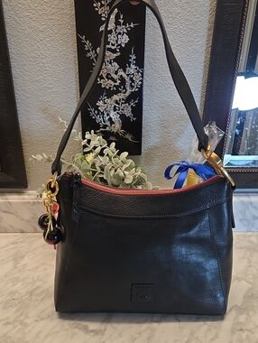 EUC Dooney & Bourke Black Leather Shoulder Bag with Green Felt Trim